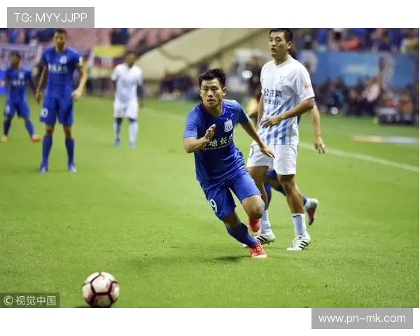 足球球星亲骑自行车展现别样风采助力环保运动精神 足球球星亲骑自行车展现别样风采助力环保运动精神